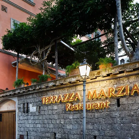 בית הארחה Palazzo Marziale 4*